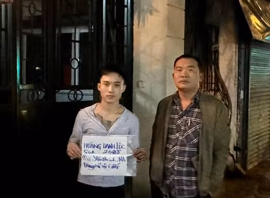 Vận động đối tượng trốn nã ra đầu thú -0