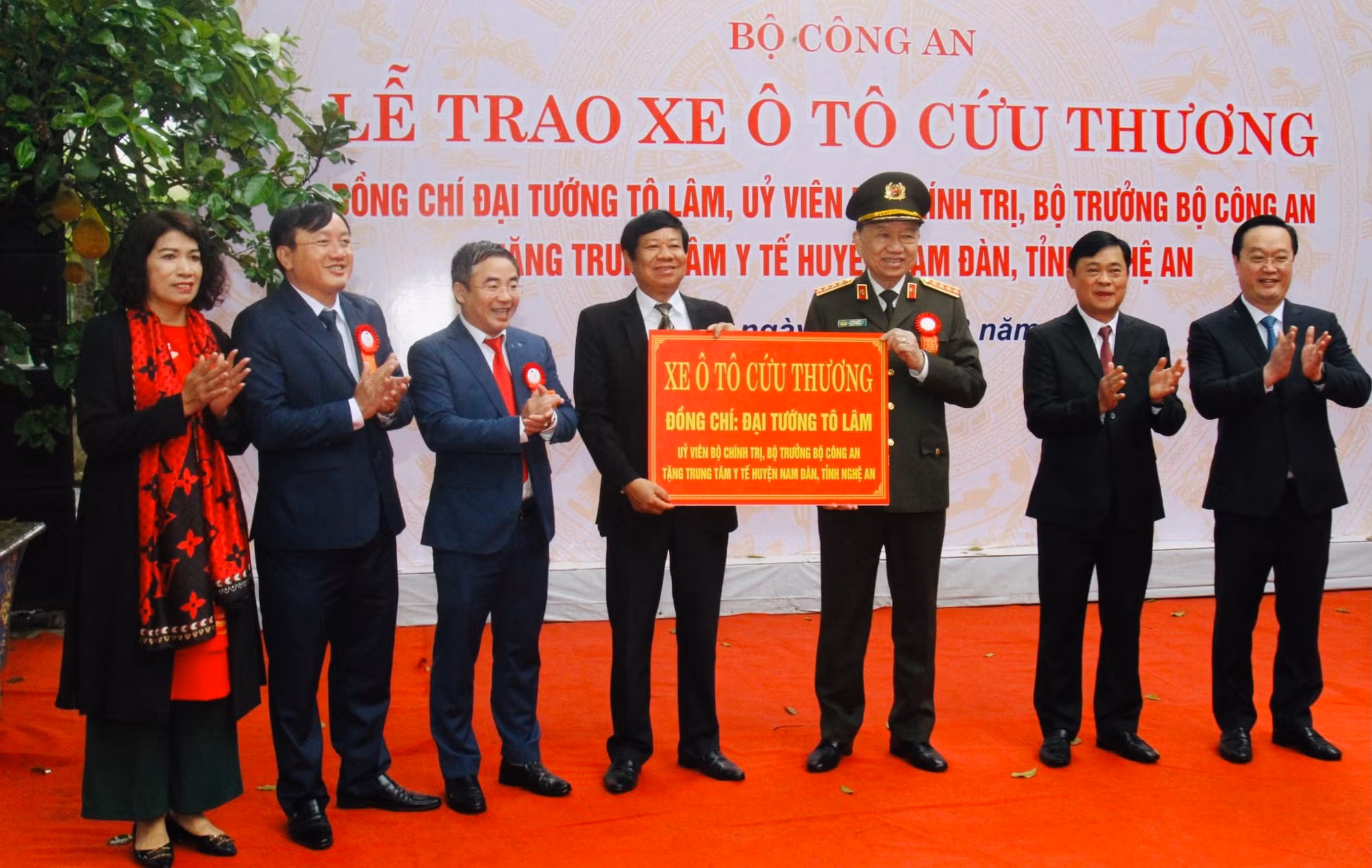 Bộ trưởng Tô Lâm dâng&nbsp;hương tưởng niệm Chủ tịch Hồ Chí Minh -0