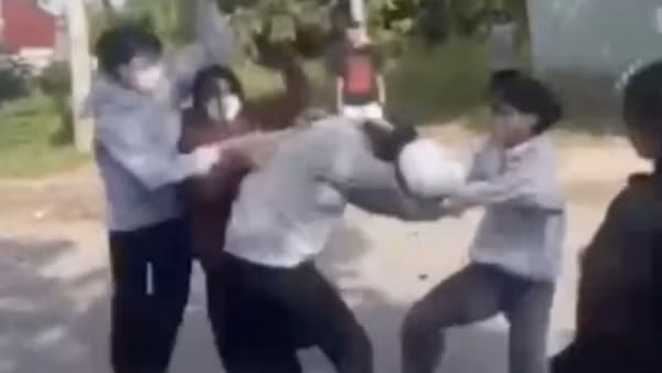 Xác minh làm rõ việc nữ sinh bị đánh hội đồng