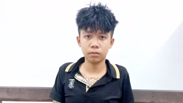 Xông vào nhà xưởng của mẹ đâm chết người làm thuê