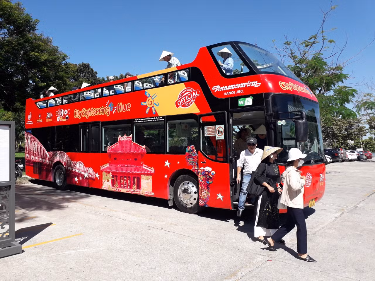 Thừa Thiên-Huế mở tuyến xe buýt 2 tầng phục vụ du khách tham quan -0