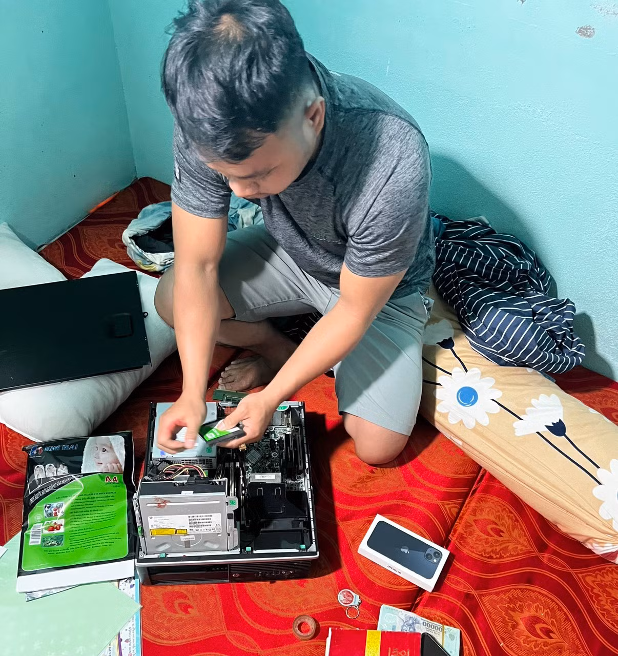 Triệt phá đường dây sản xuất, mua bán văn bằng, chứng chỉ giả qua mạng Internet -0