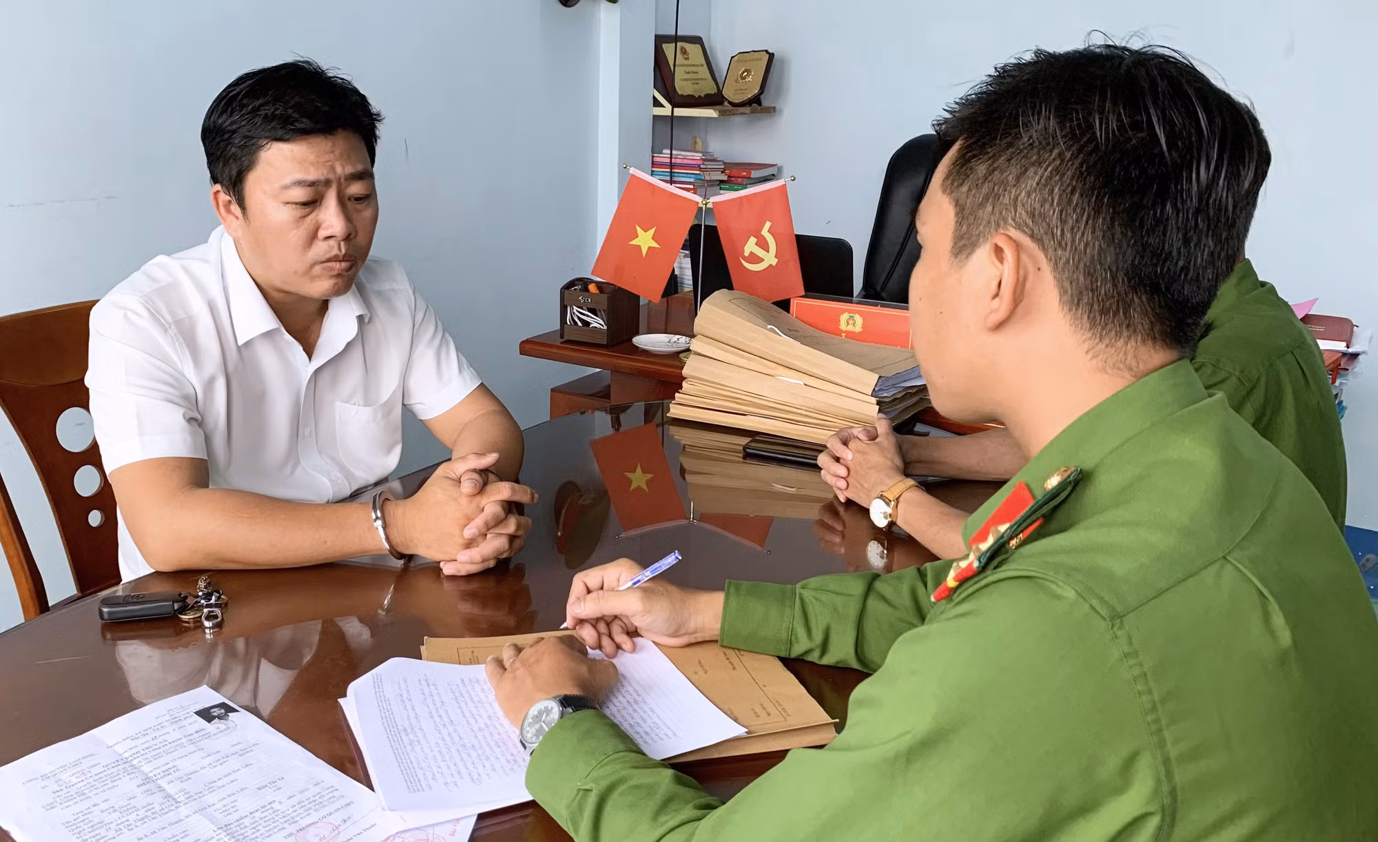 Bắt đối tượng truy nã đặc biệt nguy hiểm -0