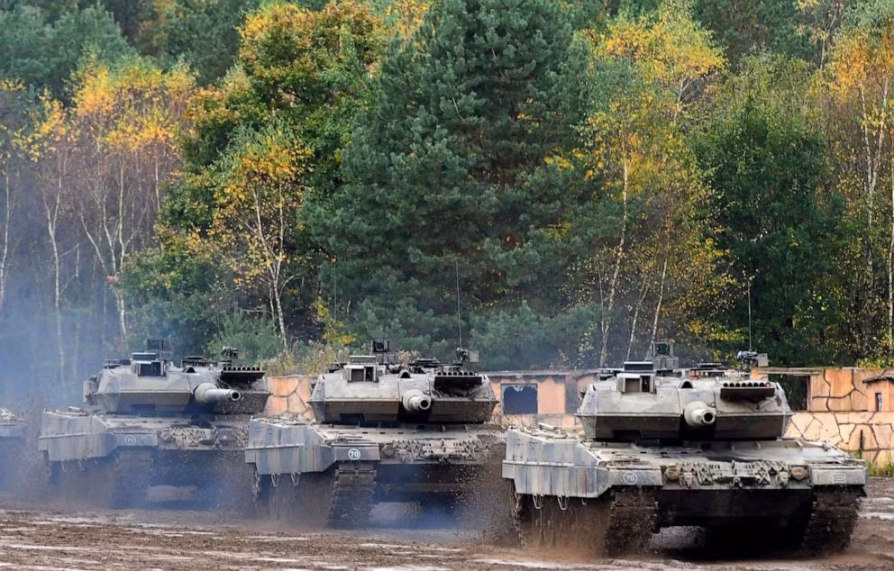 Lính Ukraine huấn luyện xong, siêu tăng Leopard 2 sắp ra chiến trường -0