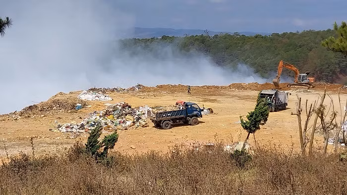 Bãi rác Cam Ly Đà Lạt bốc cháy gây ô nhiễm nghiêm trọng -0