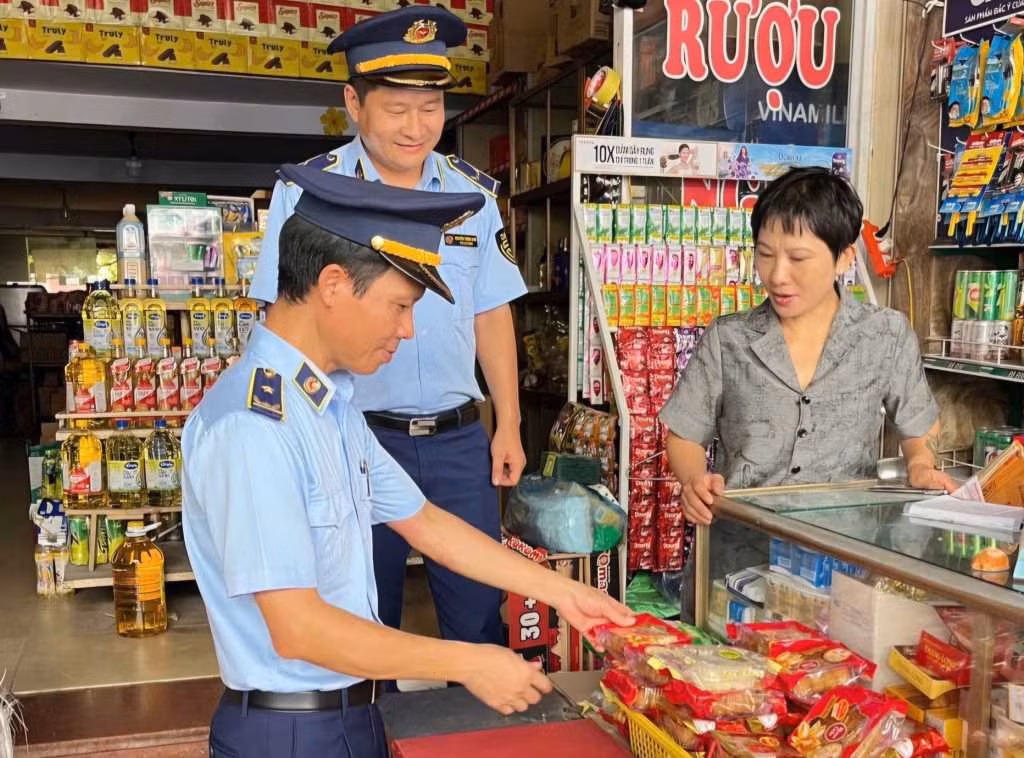 QLTT Quảng Ninh đẩy mạnh công tác tuyên truyền pháp luật về kinh doanh thương mại -0