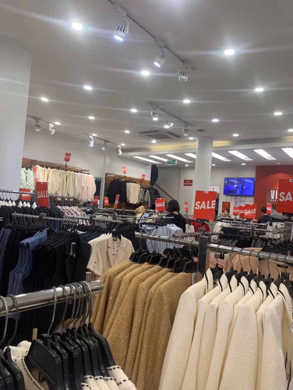 Đừng để sập bẫy chiêu trò giảm giá cuối năm -0