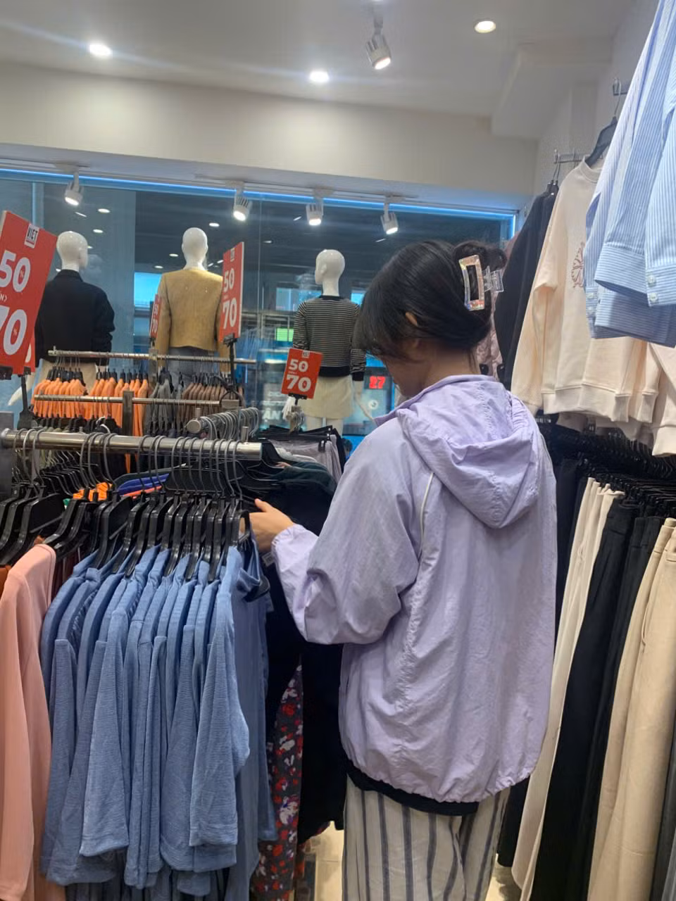 Đừng để sập bẫy chiêu trò giảm giá cuối năm -0