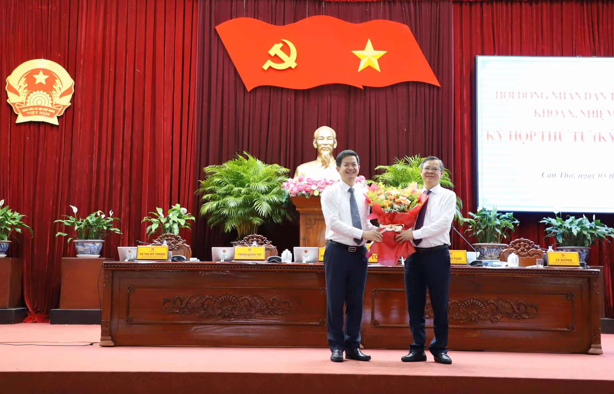 Phó Bí thư Thành ủy được bầu làm Chủ tịch UBND TP Cần Thơ -0