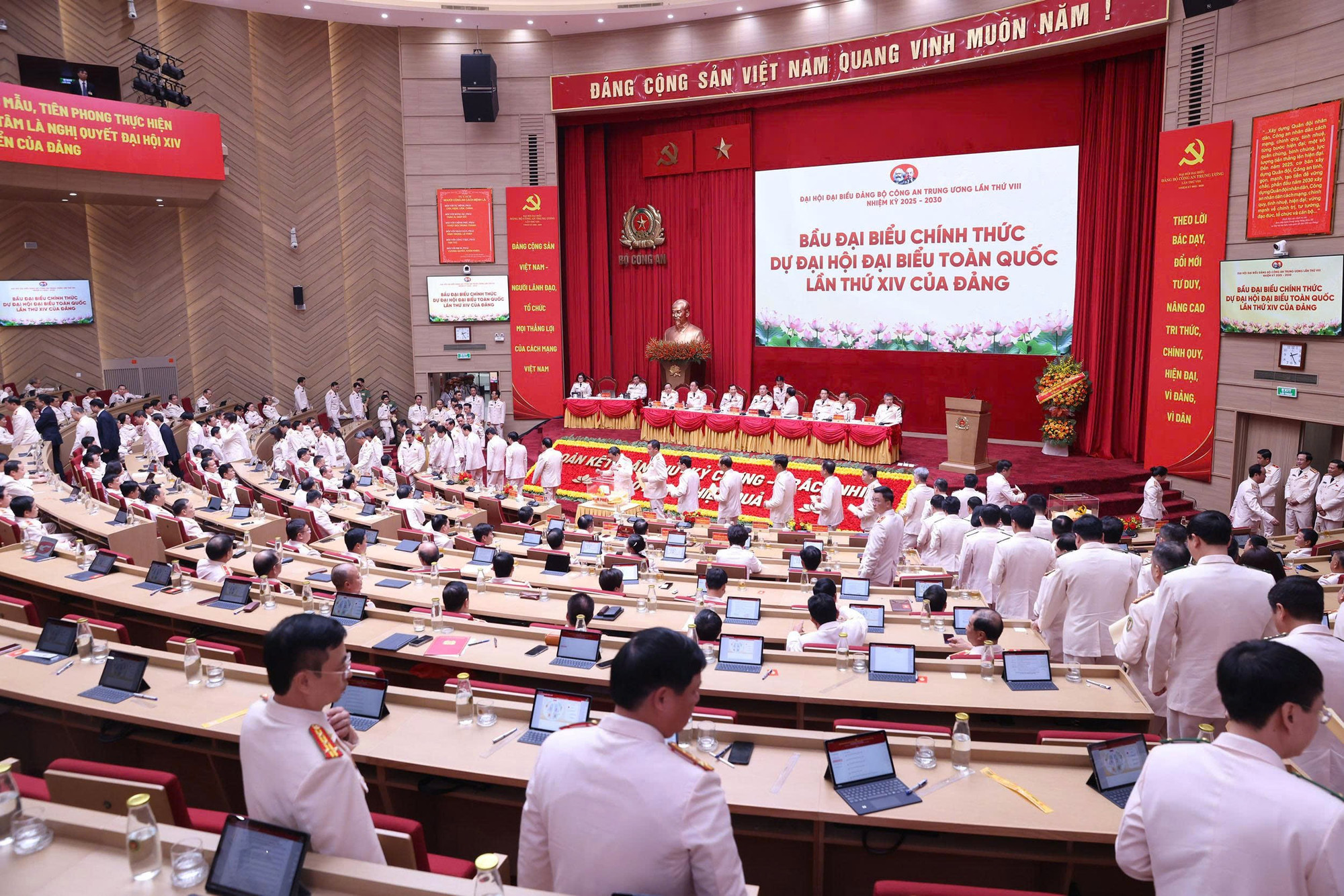 Bế mạc Đại hội đại biểu Đảng bộ Công an Trung ương lần thứ VIII -3