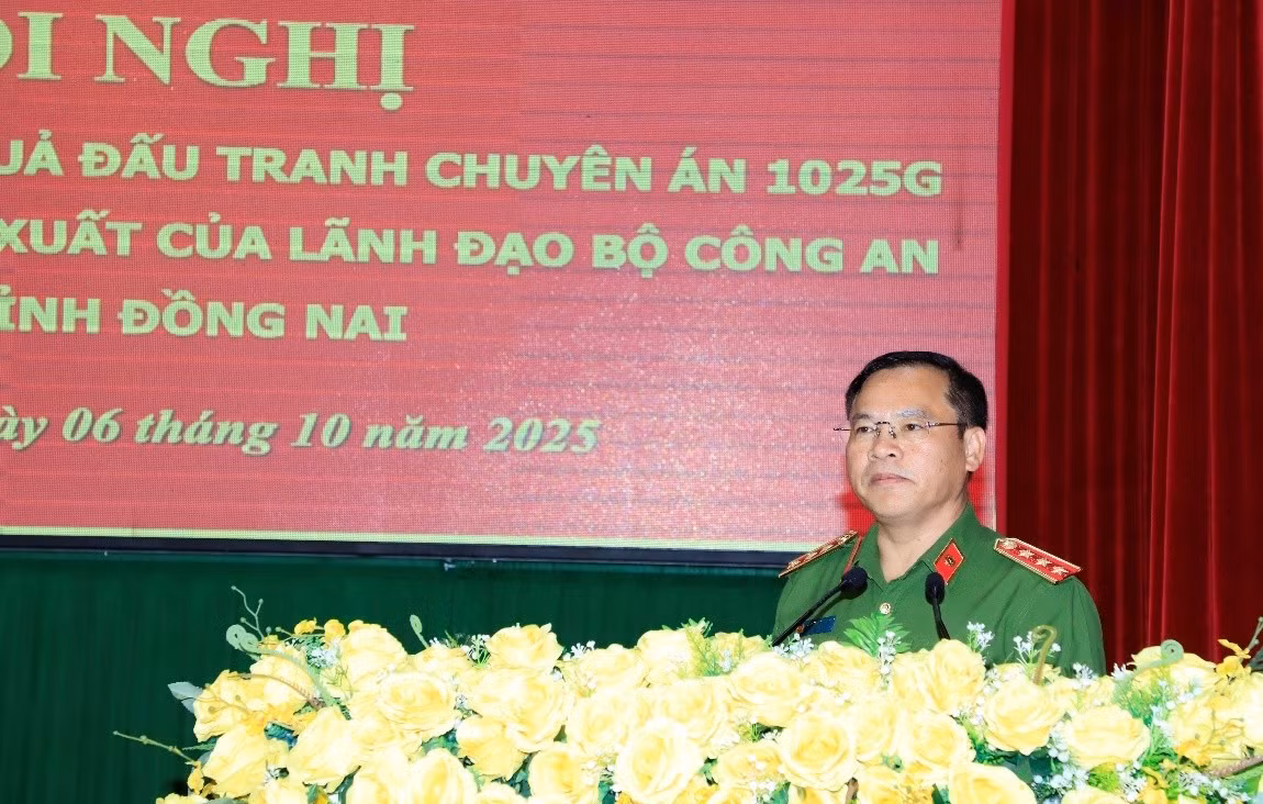 Lãnh đạo Bộ Công an trao khen thưởng cho lực luọng phá án ở Đồng Nai -0