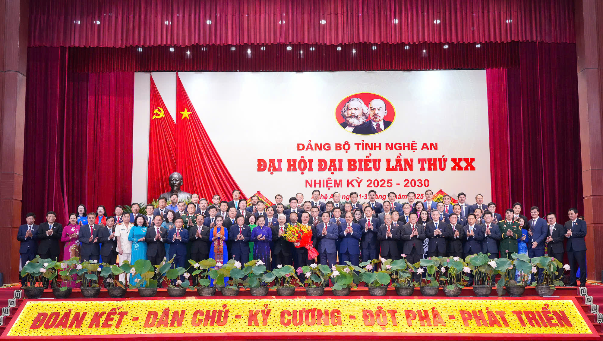 Khơi dậy mạnh mẽ khát vọng phát triển, đổi mới tư duy và quyết liệt hành động, tạo sức bật mới cho Nghệ An -0