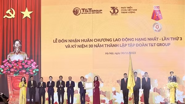 T&T Group của Bầu Hiển được vinh danh Top các doanh nghiệp tư nhân tiêu biểu