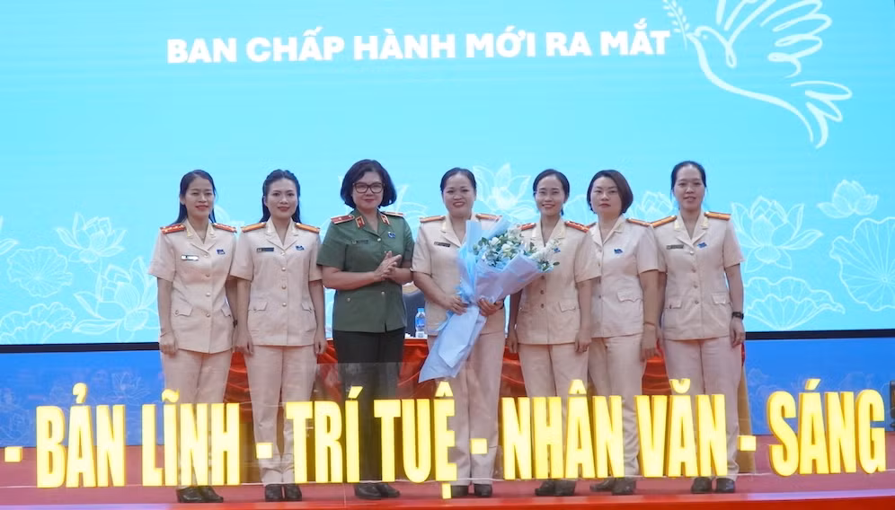 Phụ nữ Cục An ninh mạng và phòng, chống tội phạm sử dụng công nghệ cao tiên phong, sáng tạo trong công tác chuyển đổi số -0