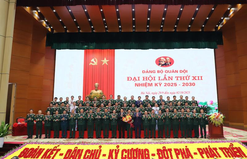 Tổng Bí thư và Chủ tịch nước dự Phiên bế mạc Đại hội Đảng bộ Quân đội lần thứ XII -0