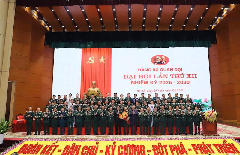 Tổng Bí thư và Chủ tịch nước dự Phiên bế mạc Đại hội Đảng bộ Quân đội lần thứ XII -0