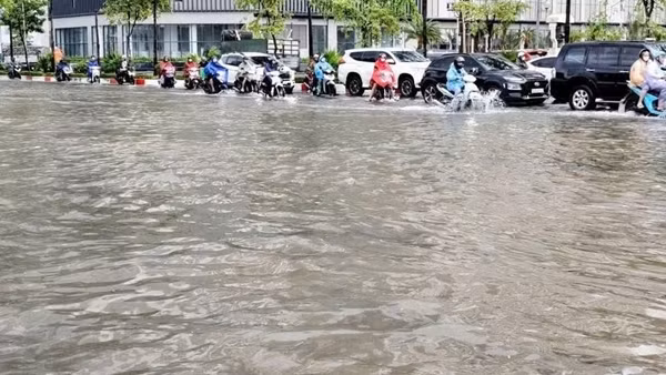 Hà Nội yêu cầu trường học chủ động ứng phó với hoàn lưu bão số 11