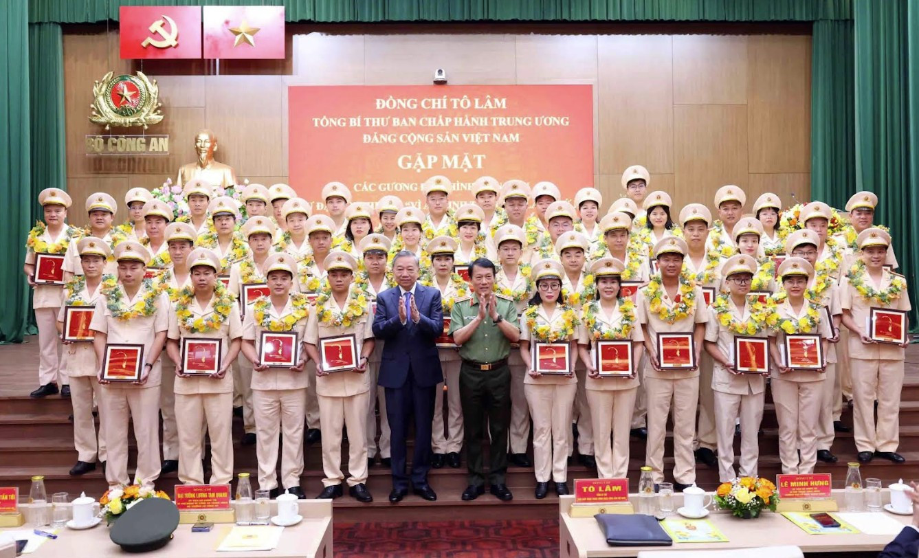 Đại hội đại biểu đảng bộ Công an trung ương lần thứ VIII: Vững một niềm tin quyết thắng -1