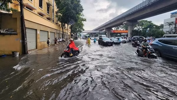 Nội thành Hà Nội có thể xuất hiện dông, lốc trong vài giờ tới
