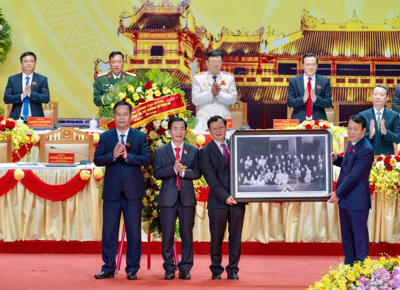 Bộ trưởng Lương Tam Quang dự, chỉ đạo Đại hội đại biểu Đảng bộ TP Huế lần thứ XVII -0