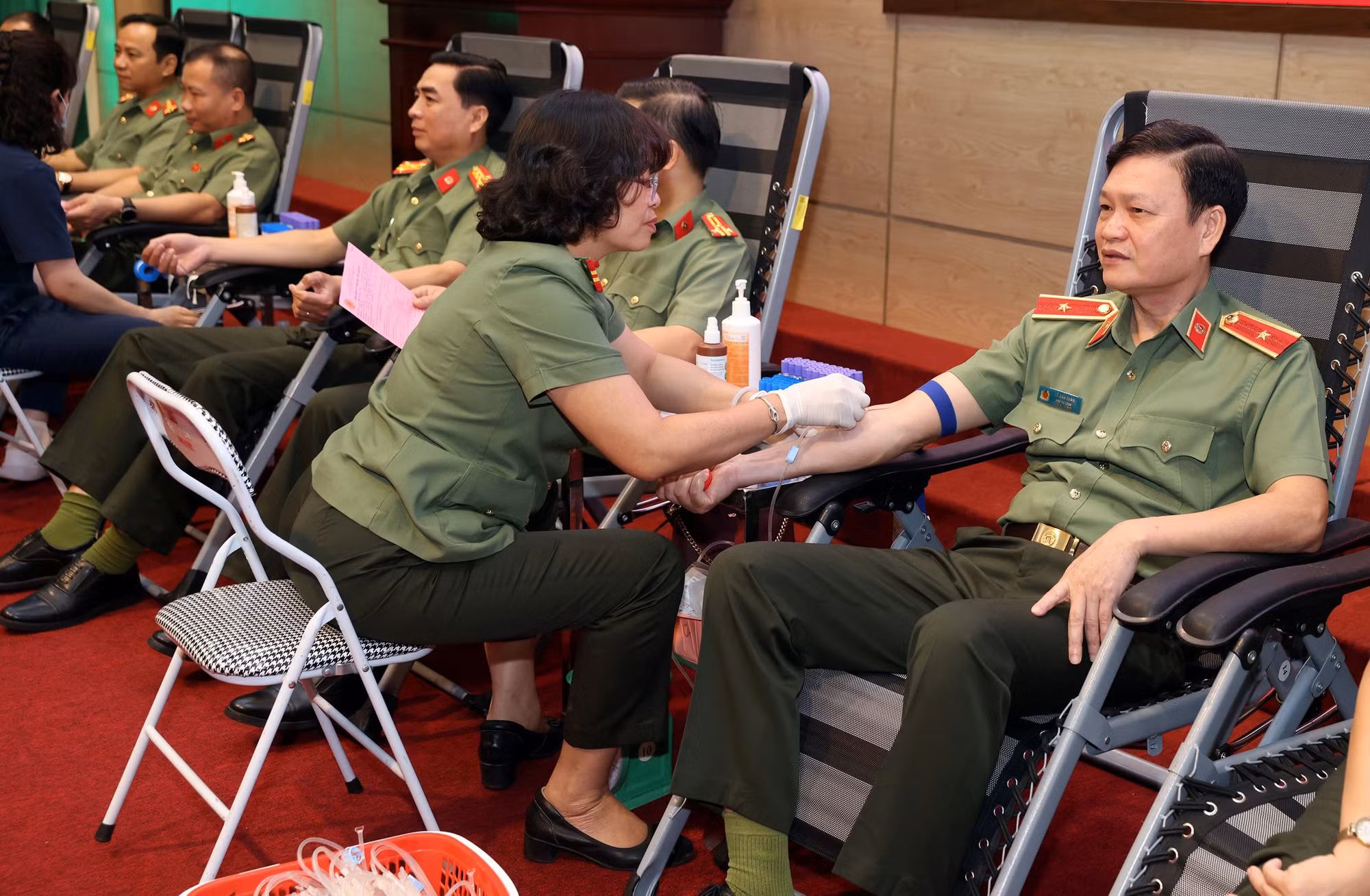 “Giọt máu nghĩa tình” của chiến sĩ Cảnh vệ -0