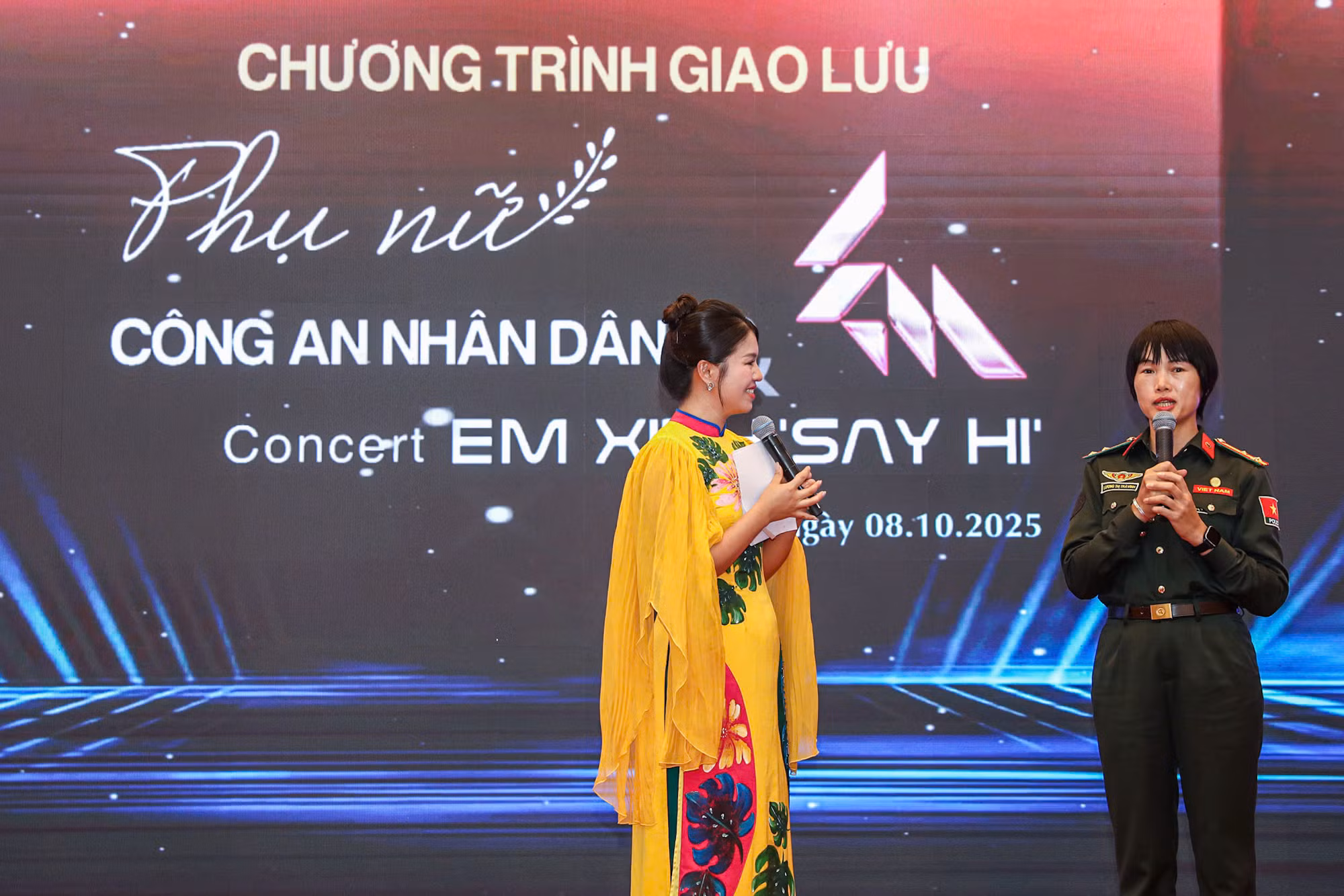 Giao lưu “Phụ nữ CAND và Concert Em Xinh Say Hi” -0