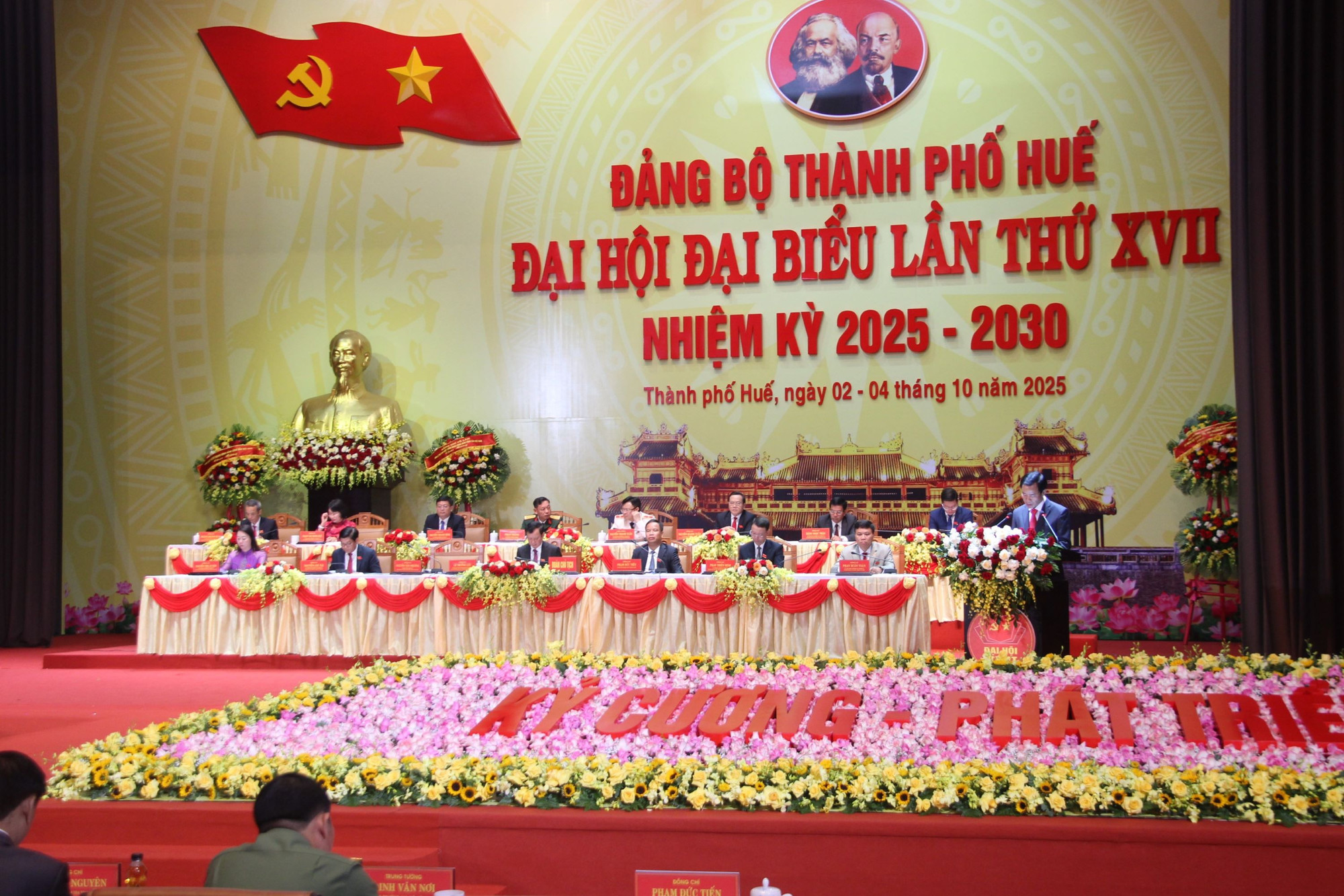 Bộ trưởng Lương Tam Quang dự, chỉ đạo Đại hội đại biểu Đảng bộ TP Huế lần thứ XVII -0