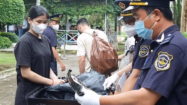 Cay đắng nơi đất khách với “giấc mộng” việc nhẹ, lương cao