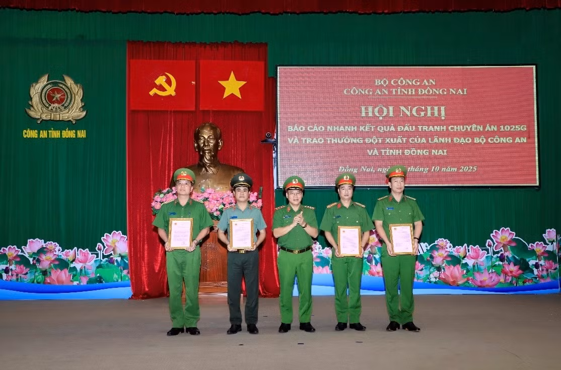 Lãnh đạo Bộ Công an trao khen thưởng cho lực luọng phá án ở Đồng Nai -1