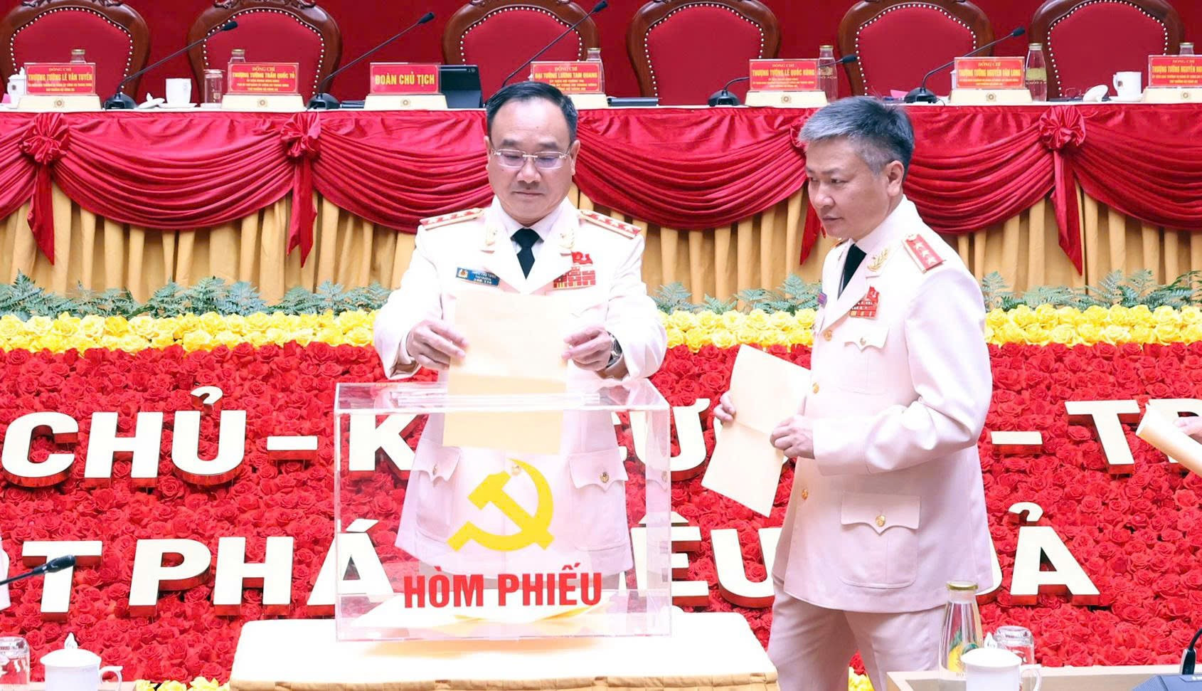 Bế mạc Đại hội đại biểu Đảng bộ Công an Trung ương lần thứ VIII -3