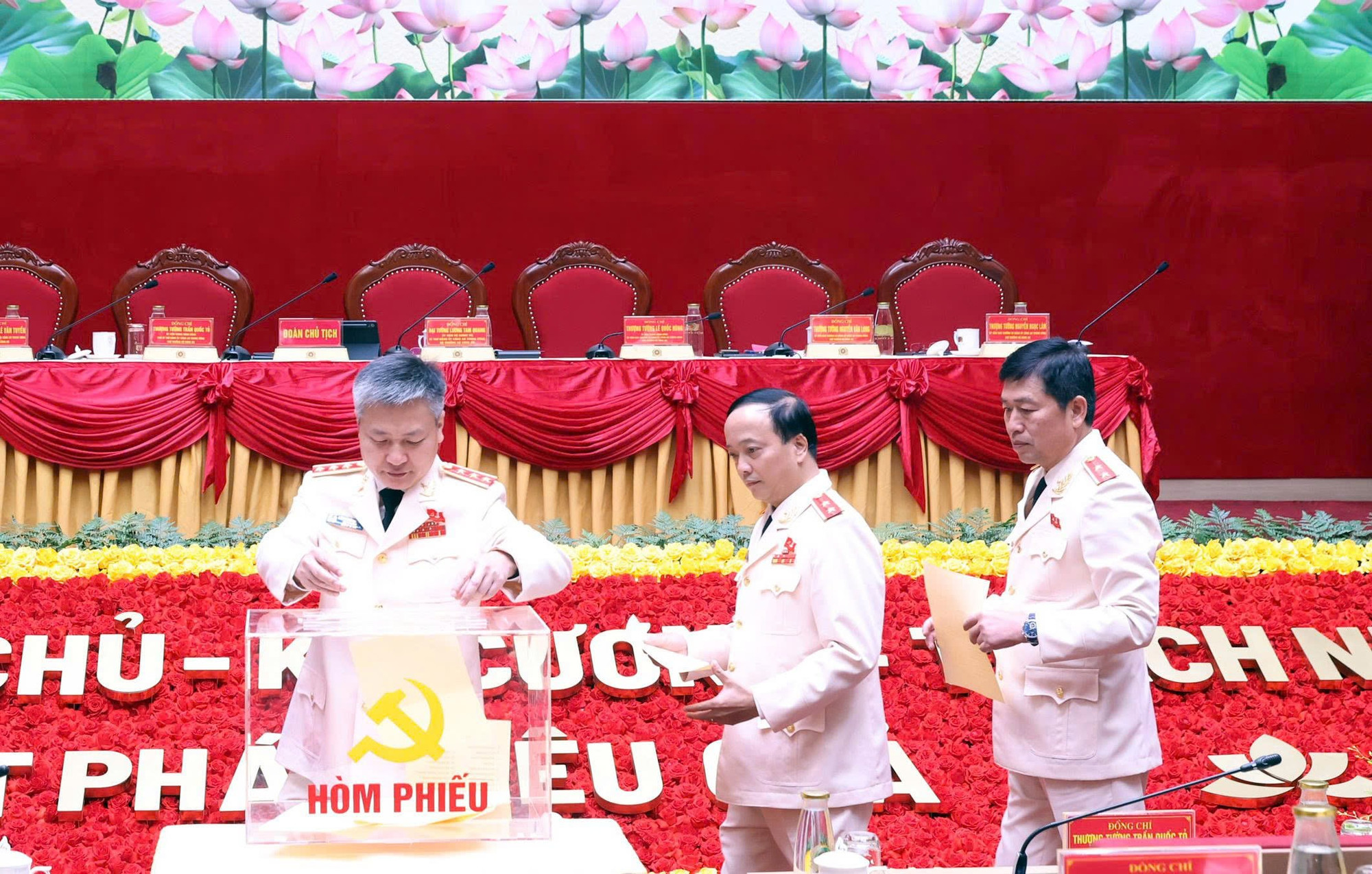 Bế mạc Đại hội đại biểu Đảng bộ Công an Trung ương lần thứ VIII -4