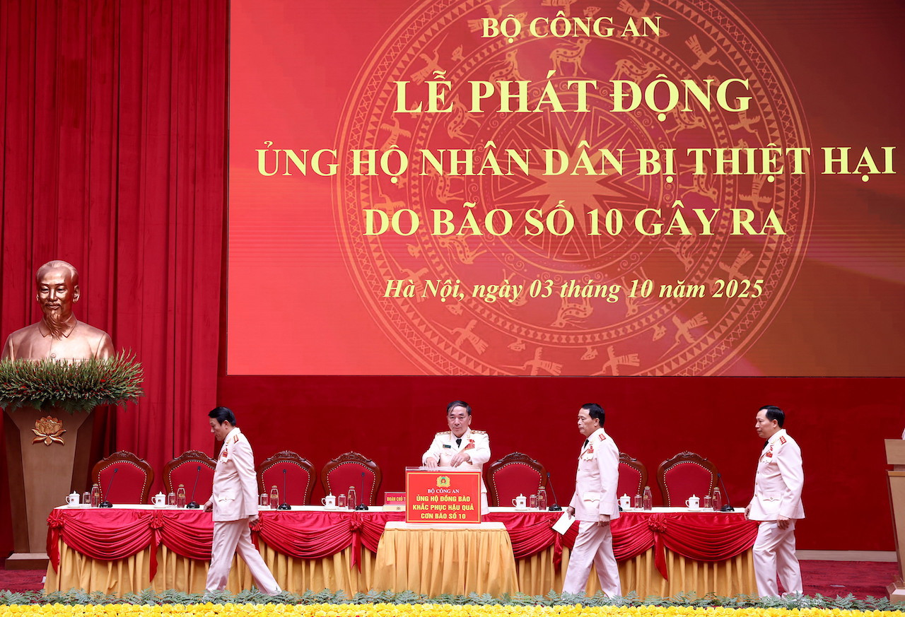 Đảng uỷ Công an Trung ương phát động ủng hộ nhân dân bị thiệt hại do bão số 10 -0