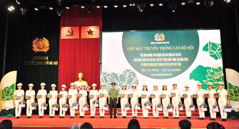 Lan tỏa được hình ảnh đẹp của người nữ chiến sĩ Công an Thủ đô -0