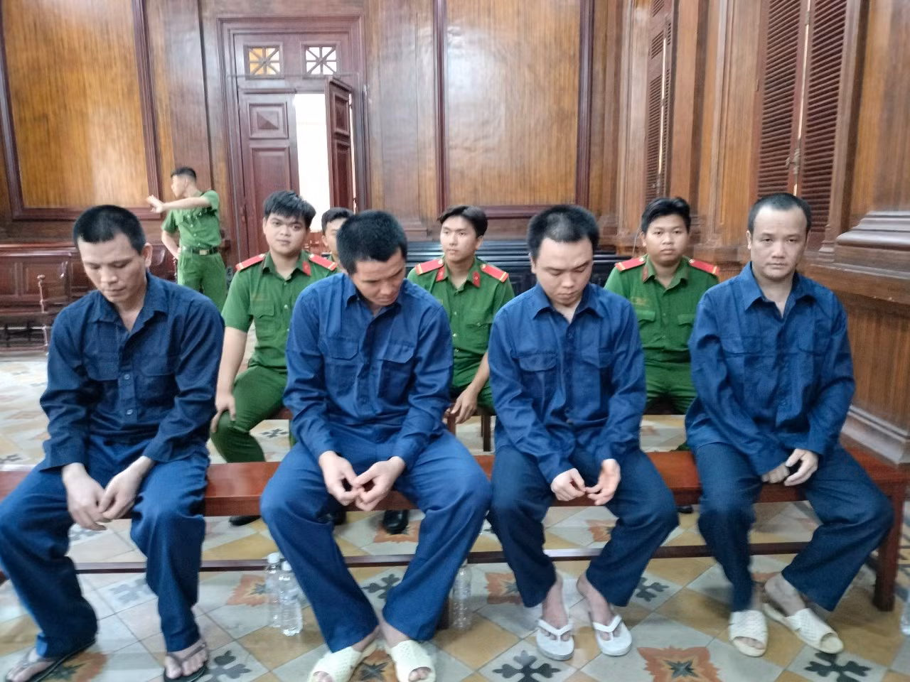 Mâu thuẫn trên bàn nhậu, một người tử vong, kẻ lĩnh án tử, kẻ chung thân -0