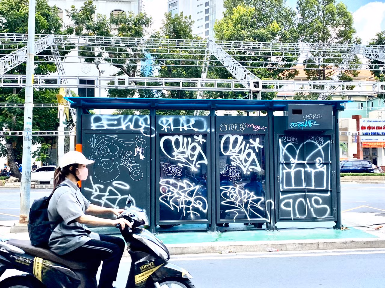 Vẽ bậy trên đường phố: Căn bệnh trầm kha chưa có thuốc đặc trị -0
