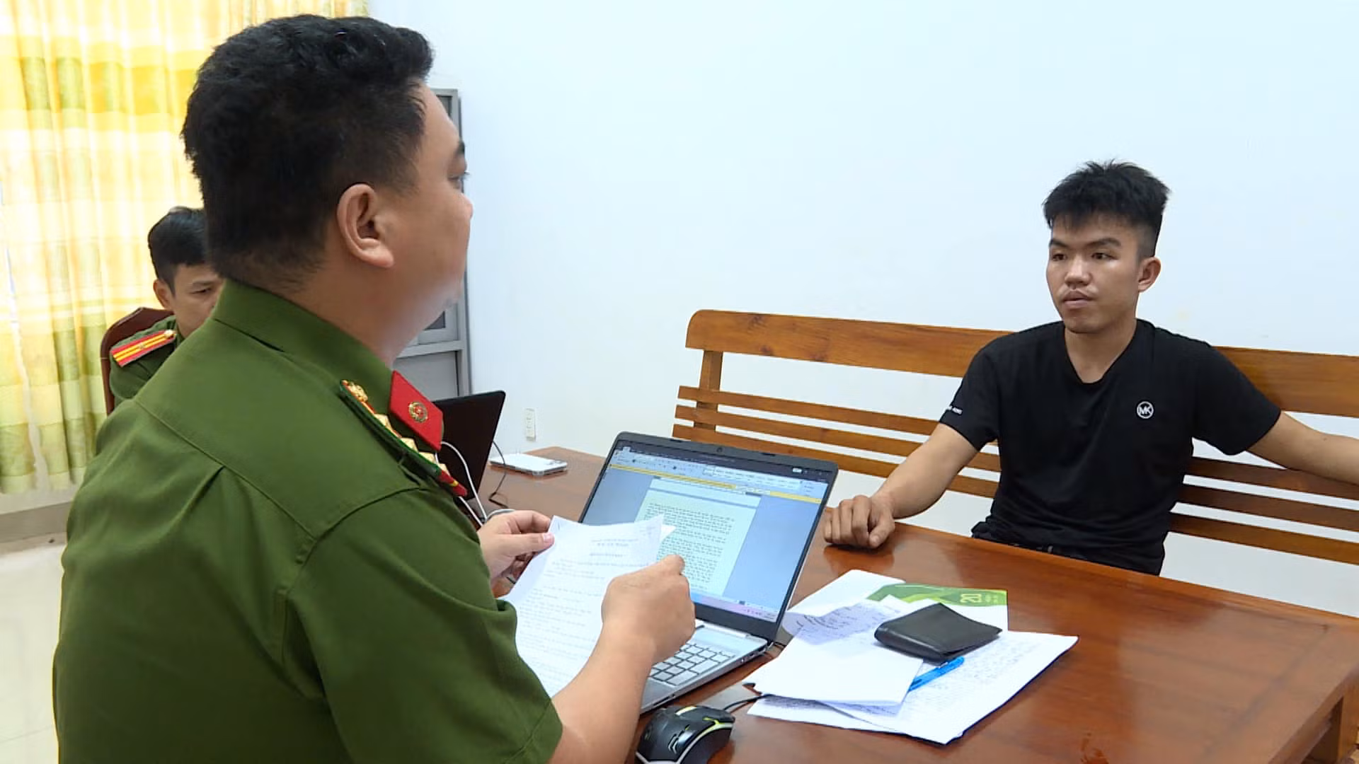Khen thưởng các tập thể phá vụ án thi thể cô gái giấu trong va li ở Vũng Tàu -0