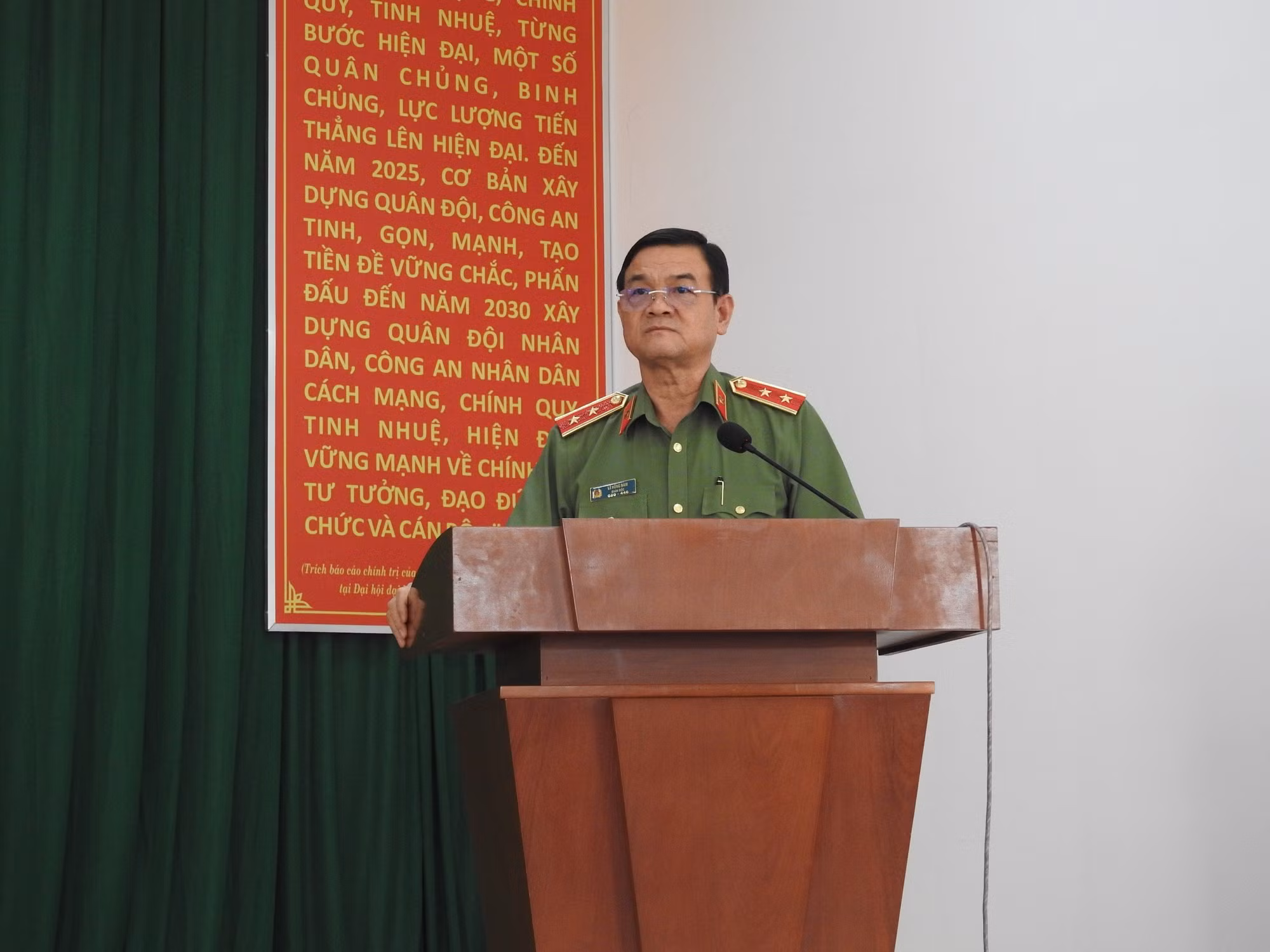 Khen thưởng các tập thể phá vụ án thi thể cô gái giấu trong va li ở Vũng Tàu -0