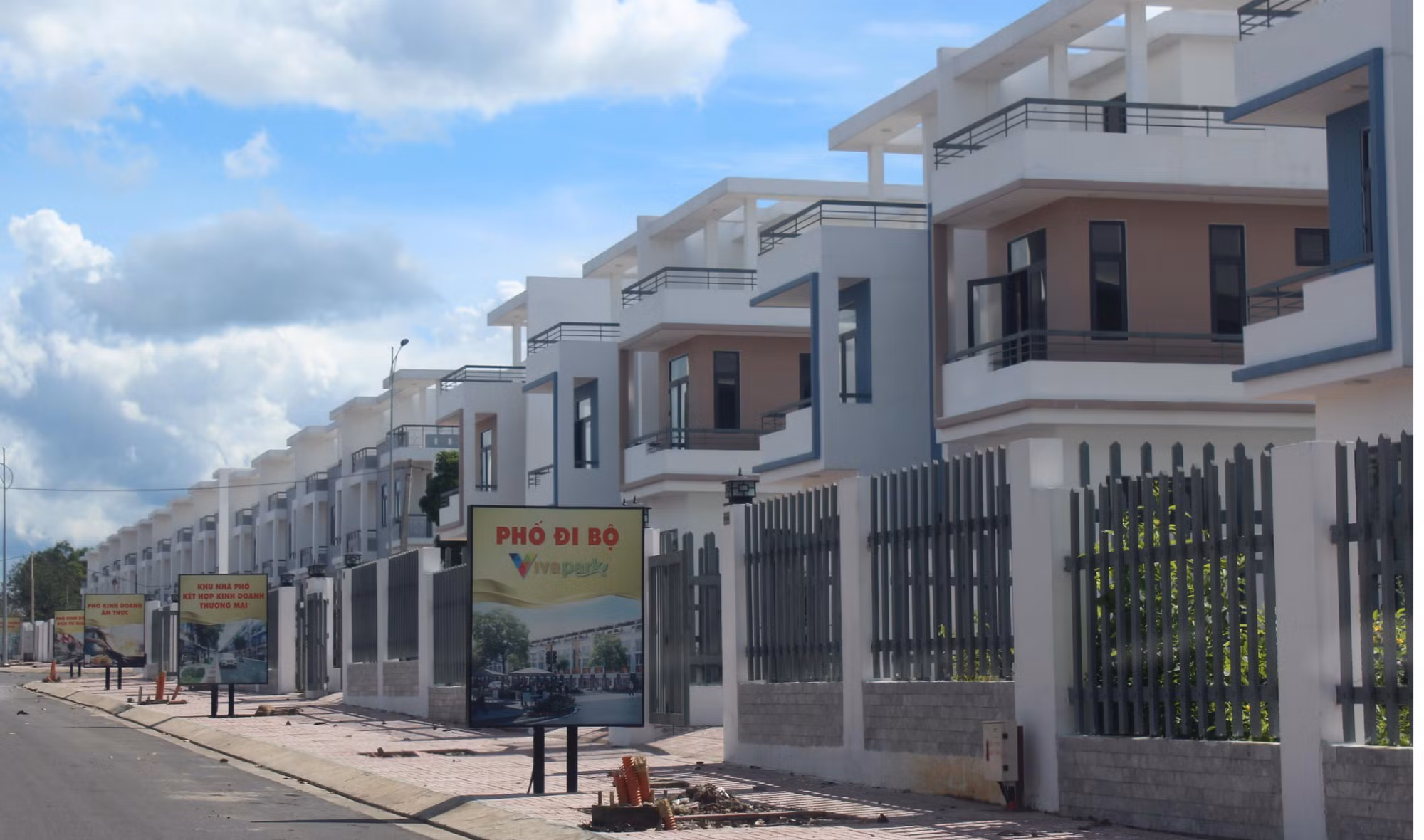 Kỷ luật cảnh cáo Chủ tịch huyện liên quan đến vụ 680 căn nhà xây dựng không phép -0
