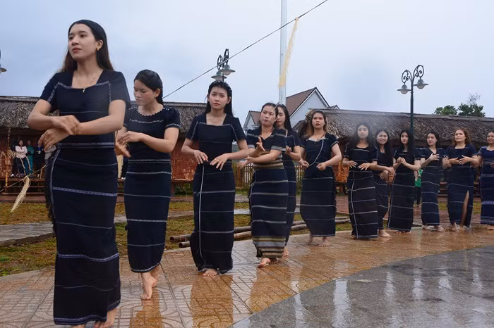 Tái hiện lễ hội Nhô Lir Bong của người Cơ Ho -0
