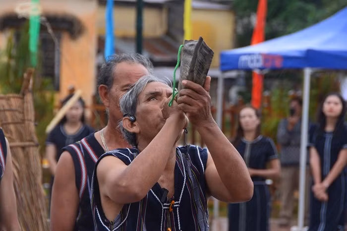Tái hiện lễ hội Nhô Lir Bong của người Cơ Ho -0
