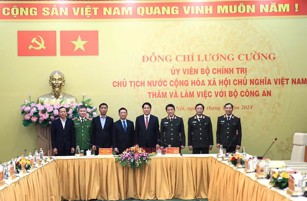 Giữ vững ổn định chính trị, trật tự, an toàn xã hội để xây dựng và phát triển đất nước -0