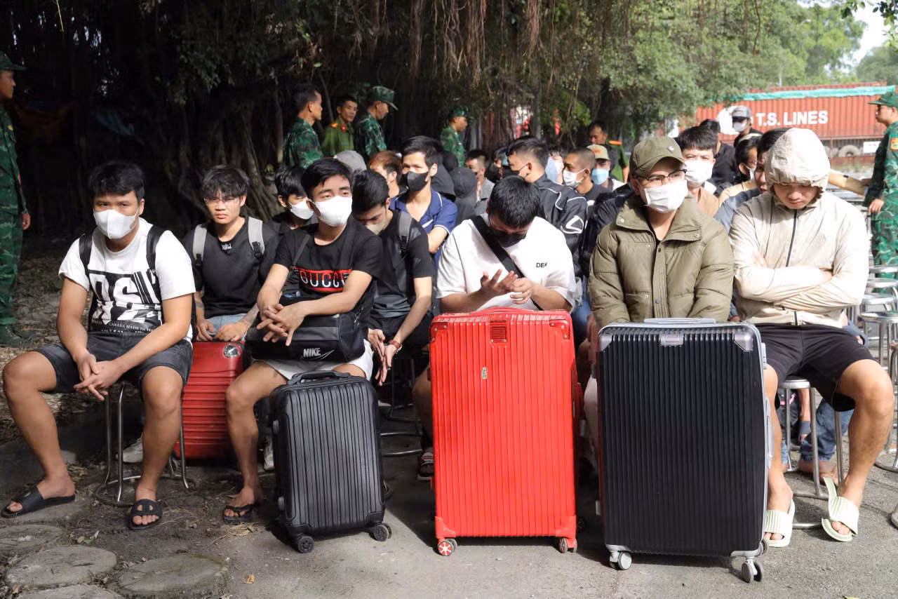 Phát hiện 20 đối tượng liên quan đến lừa đảo qua mạng và trốn truy nã -0