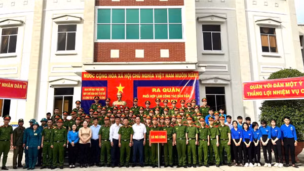 Gần 700 học viên CSND “3 cùng” với người dân các huyện vùng biên