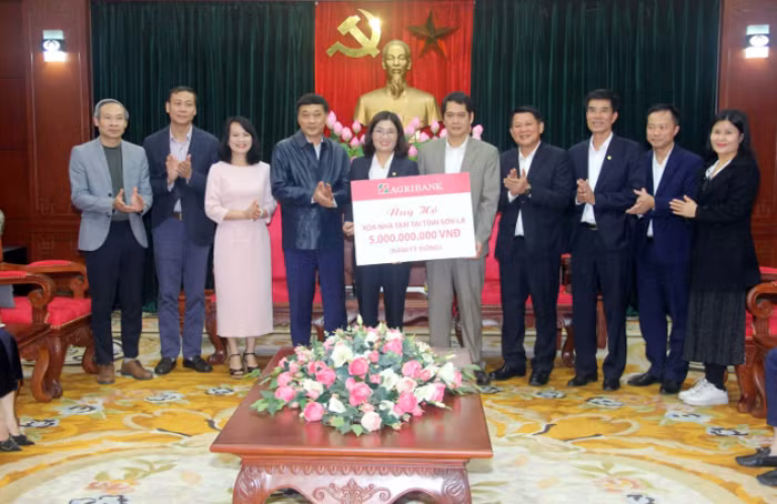 Agribank ủng hộ 5 tỷ đồng thực hiện công tác xóa nhà tạm tại tỉnh Sơn La -0