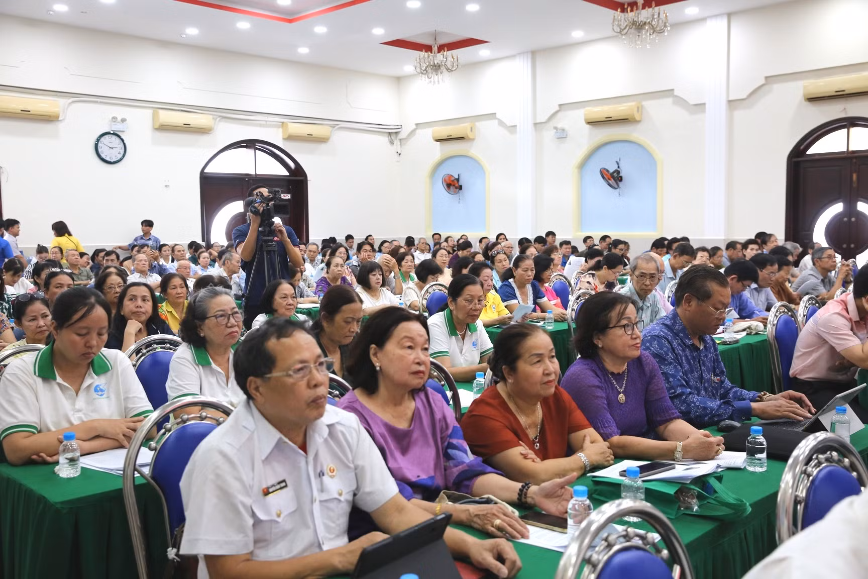 Nhiều ý kiến cử tri gửi gắm tới Thứ trưởng Lê Quốc Hùng - ứng cử viên đại biểu Quốc hội -1
