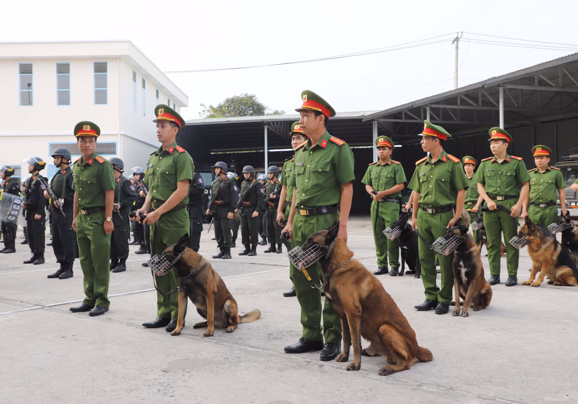 Phó Chủ tịch Quốc hội kiểm tra công tác bảo vệ bầu cử tại Phòng CSCĐ Công an TP Cần Thơ -1