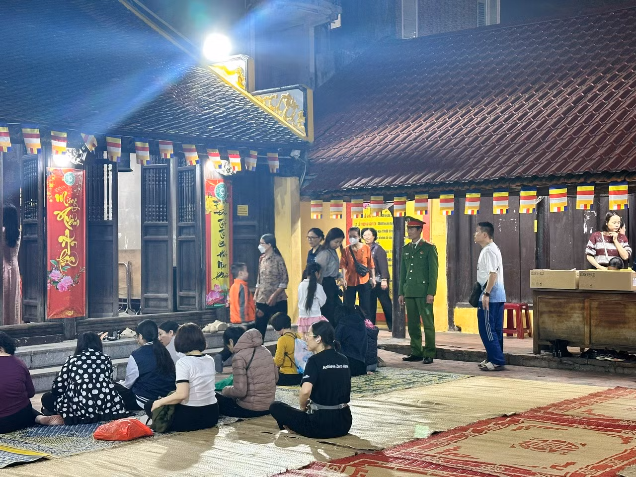 Hàng vạn người dân tham gia lễ cầu an tại chùa Phúc Khánh -0