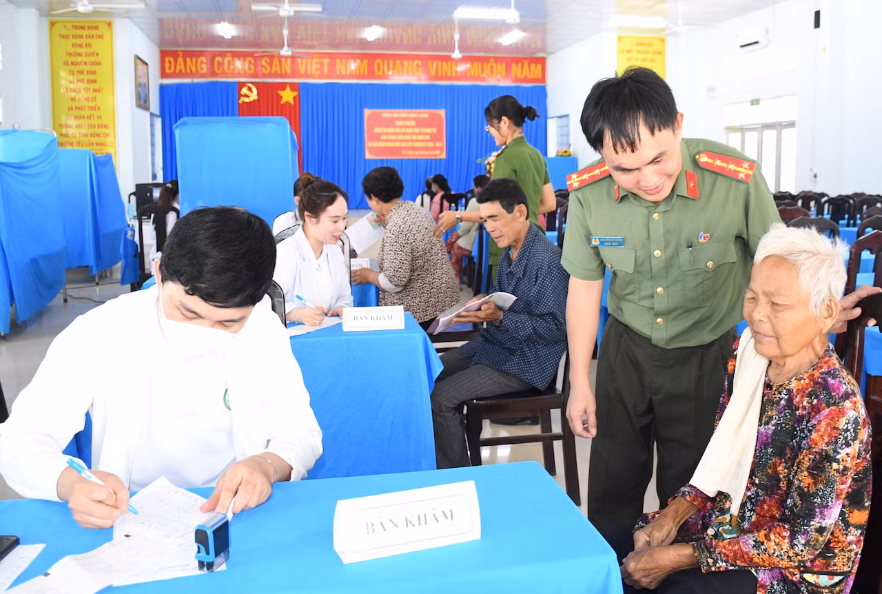 Công an các tỉnh miền Tây tăng cường công tác tuyên truyền bầu cử -0