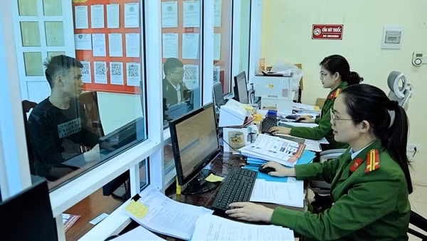 Đẩy mạnh chuyển đổi số trong giải quyết thủ tục hành chính, phục vụ nhân dân