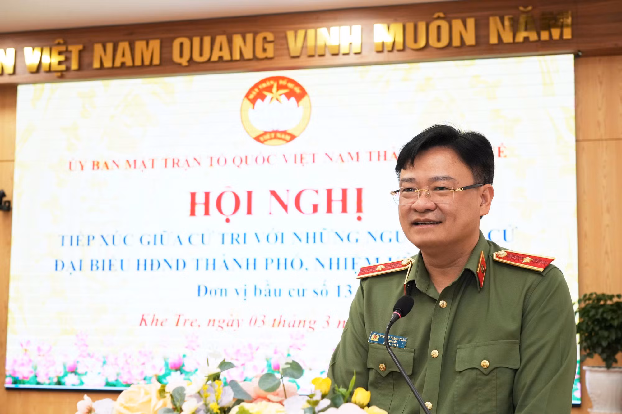 Gần dân, trọng dân, sát dân, lắng nghe ý kiến để phục vụ nhân dân tốt nhất -0